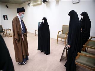 رهبر  انقلاب: در دنیای امروز، فضای مجازی زیر کلید مستکبران است