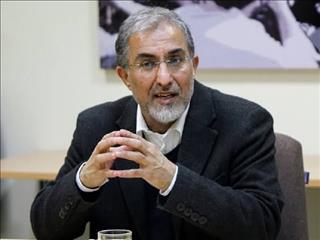 انتقاد راغفر از سیاست‌های اقتصادی/ منابع مردم نباید به بخش خصوصی واگذار شود