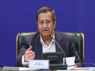 همتی: بانک مرکزی تماشاگر نوسانات غیرعادی بازار ارز نیست